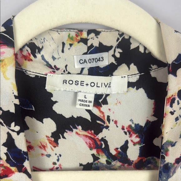 Rose & Olive Black & Cream Floral Buttoned Blouse with Notched Collar Size Large - Picture 3 of 11